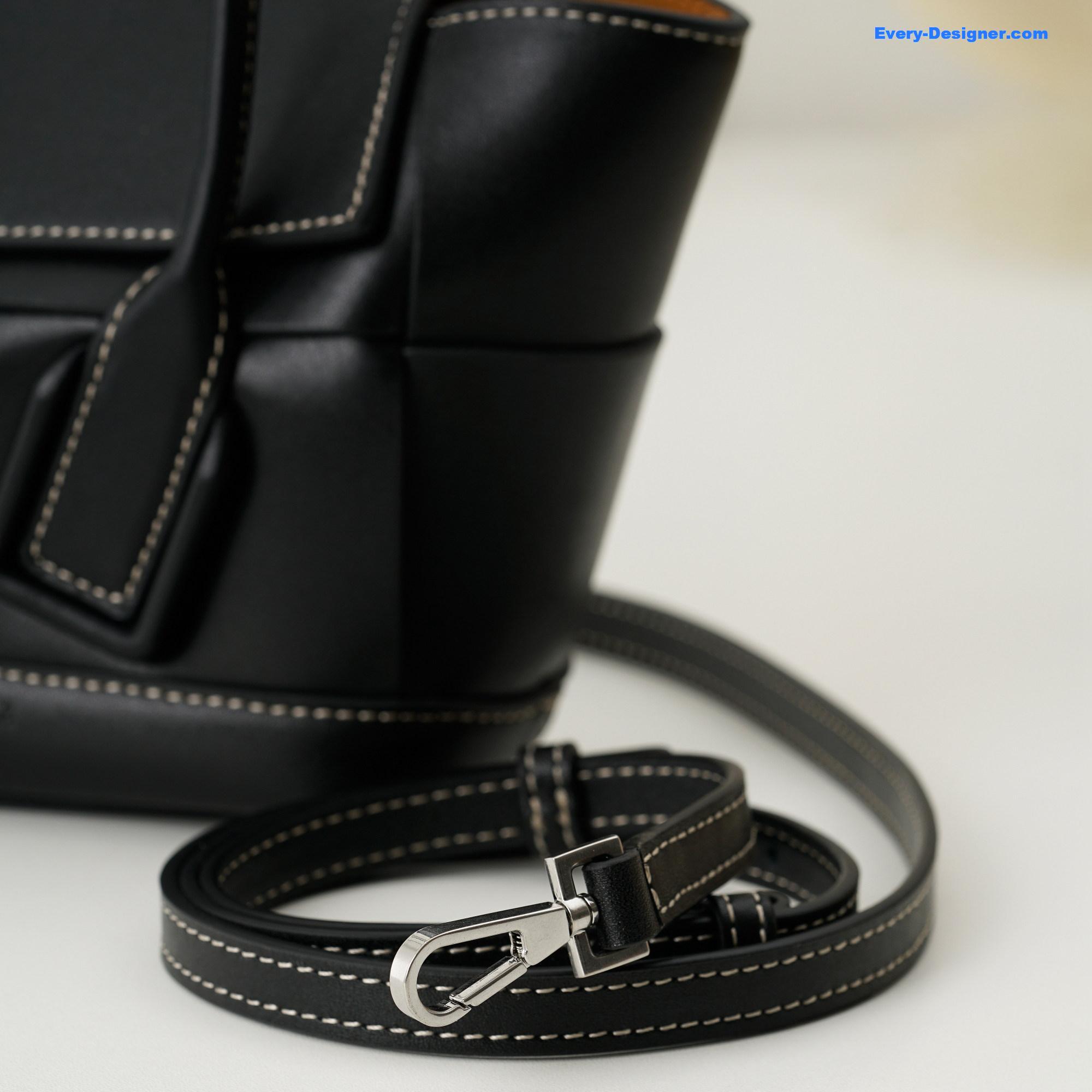 b0tt*ga Ven*ta arco mini leather tote