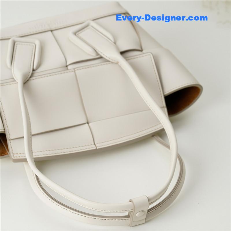 b0tt*ga Ven*ta arco mini leather tote