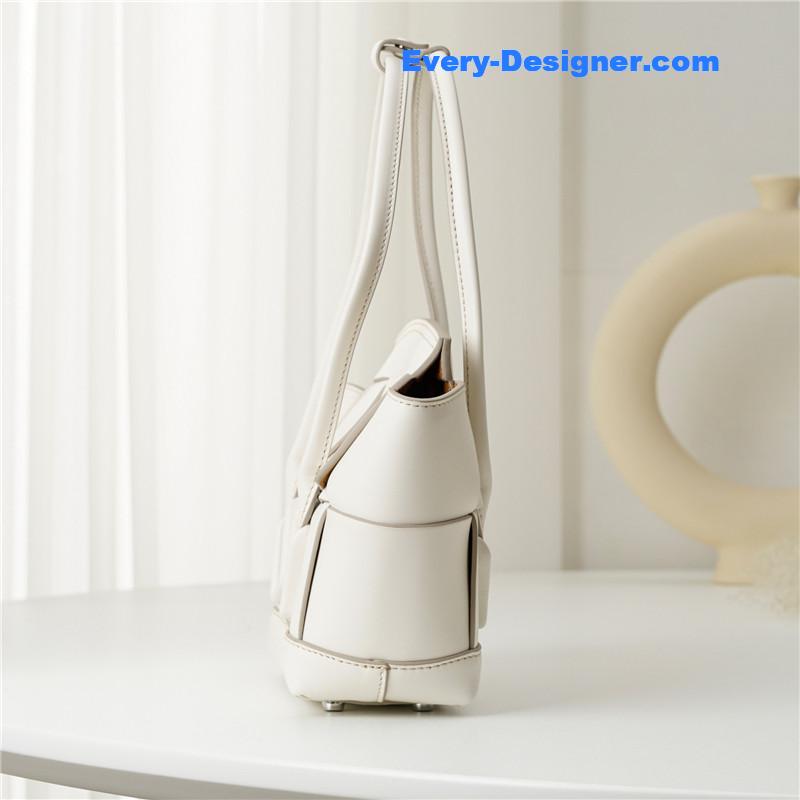 b0tt*ga Ven*ta arco mini leather tote