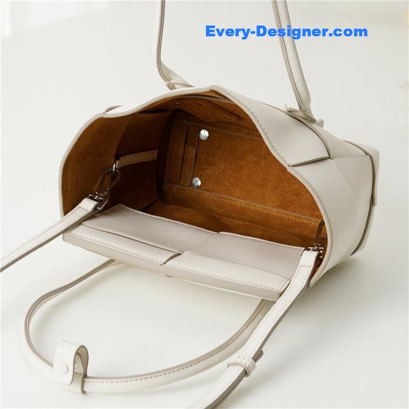 b0tt*ga Ven*ta arco mini leather tote