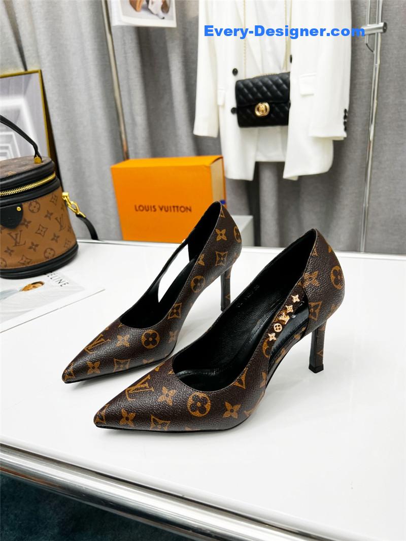l0vis Vvtt0n lv metal buckle high heels