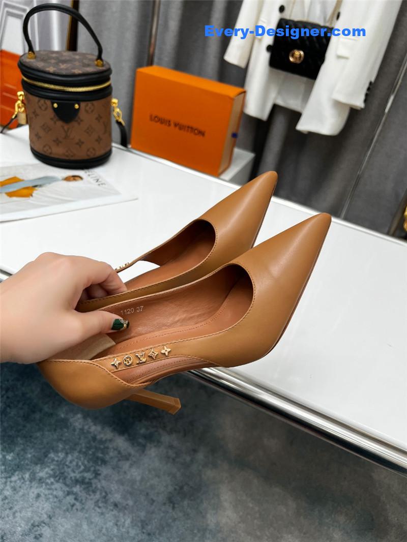 l0vis Vvtt0n lv metal buckle high heels