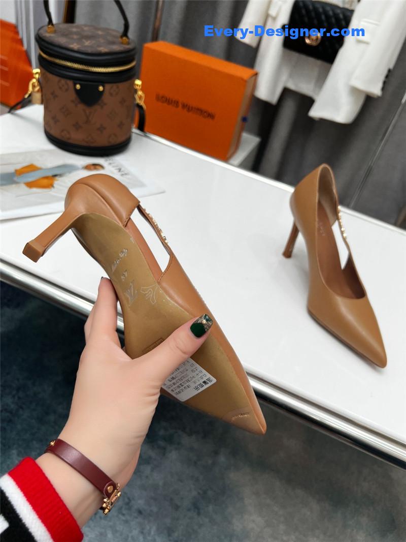 l0vis Vvtt0n lv metal buckle high heels