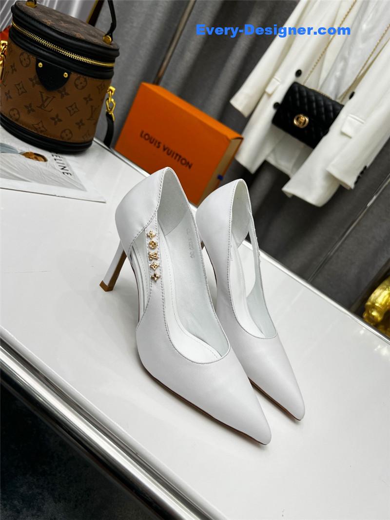 l0vis Vvtt0n lv metal buckle high heels