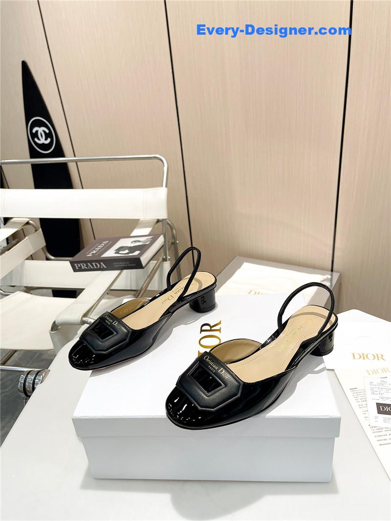 D10r hollow strappy sandals