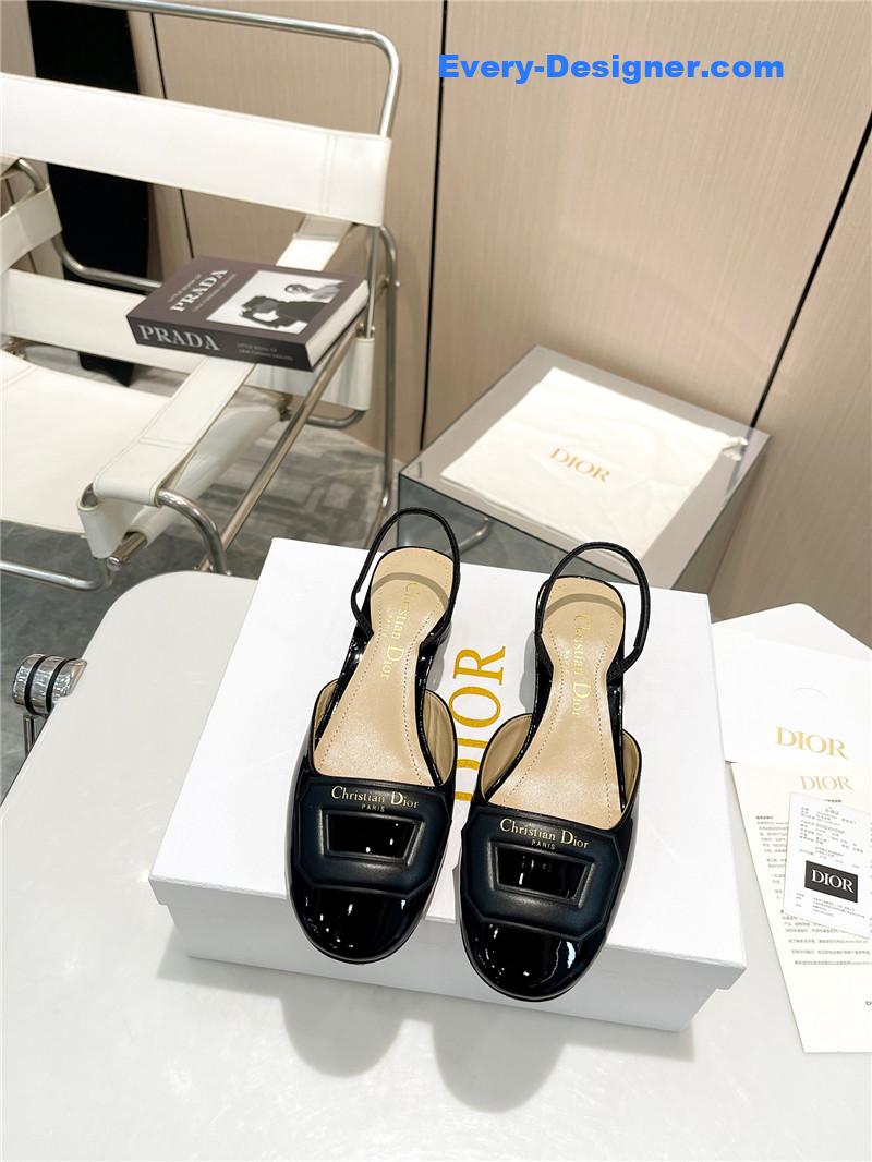 D10r hollow strappy sandals