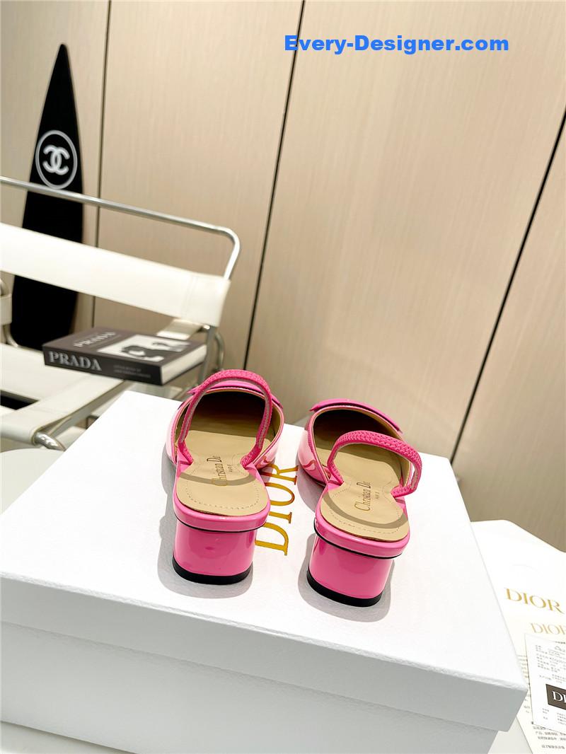 D10r hollow strappy sandals