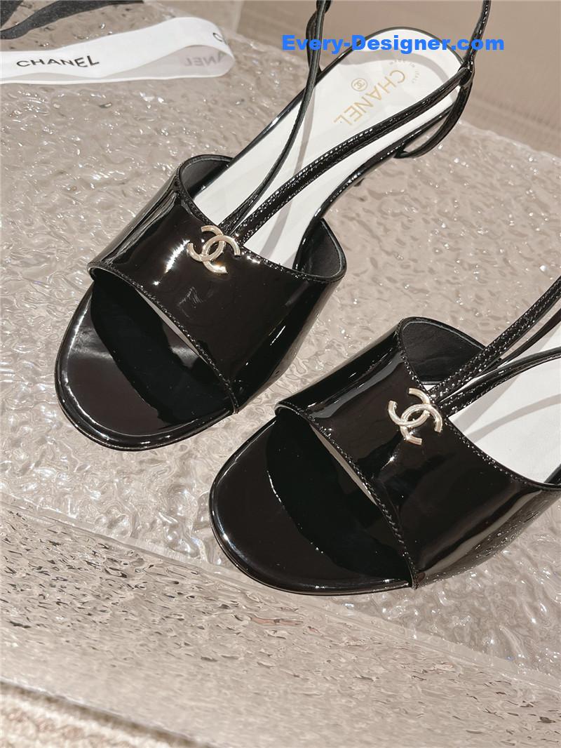 CC explosion models large logo sandals