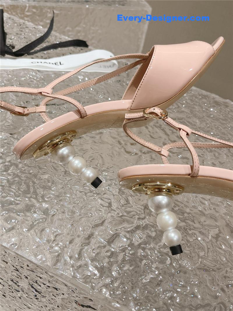 CC explosion models large logo sandals