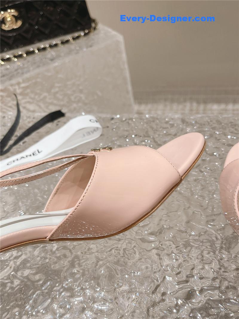 CC explosion models large logo sandals