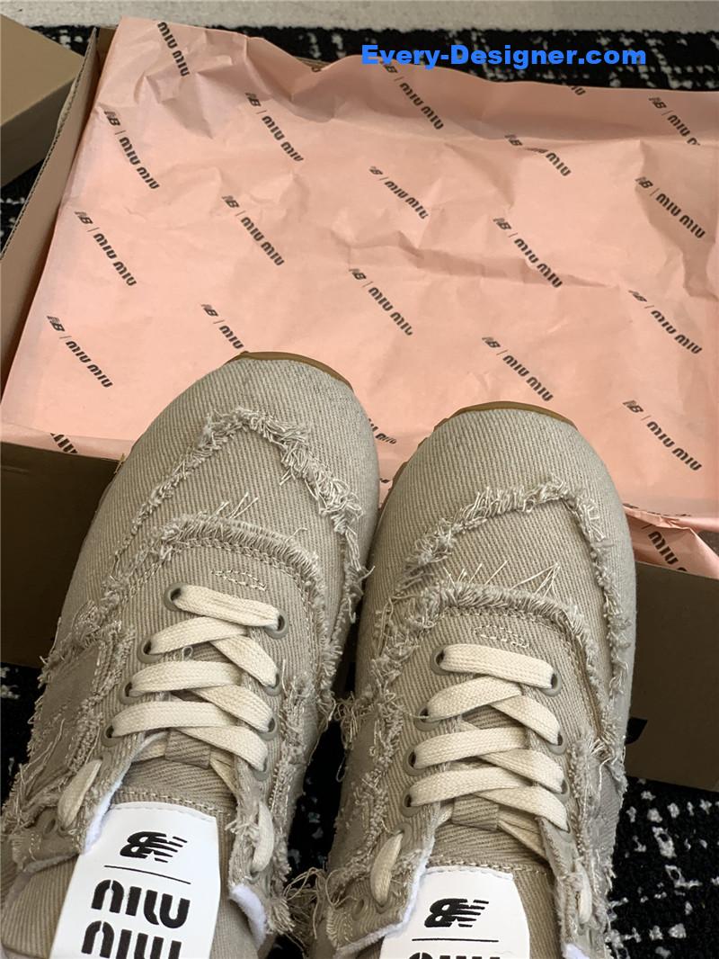 miumiu retro rough grain upper stitching casual shoes