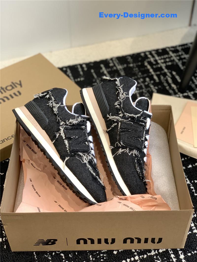 M1um1u retro rough grain upper stitching casual shoes