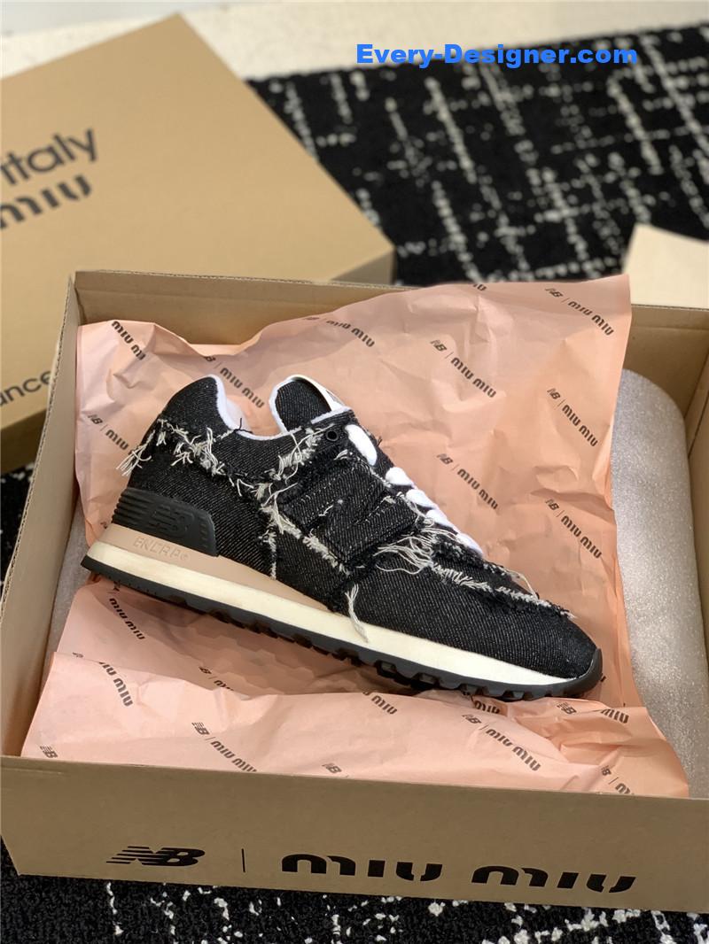 M1um1u retro rough grain upper stitching casual shoes