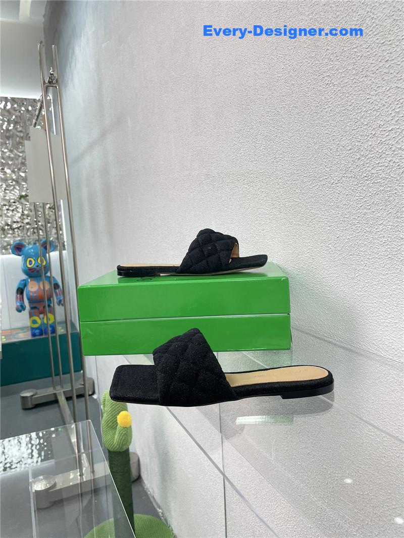 b0tt*ga Ven*ta new wash denim deep mouth slippers