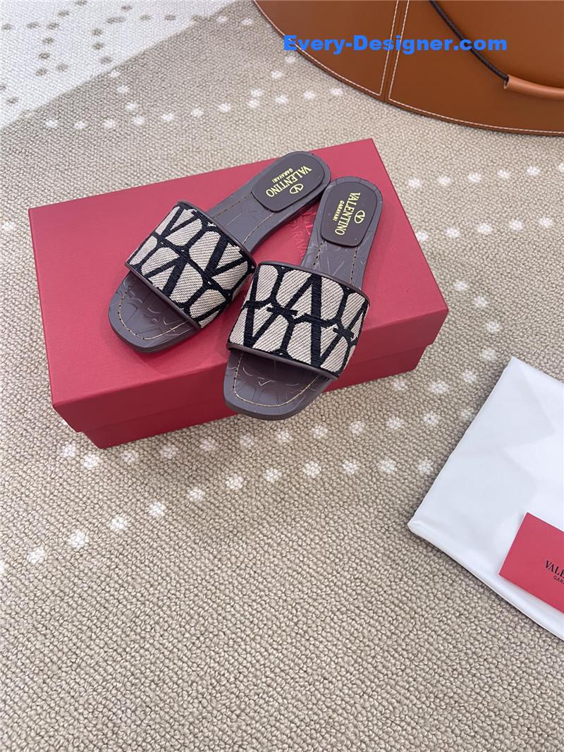 valentino V buckle VLogo embroidery series flat slippers