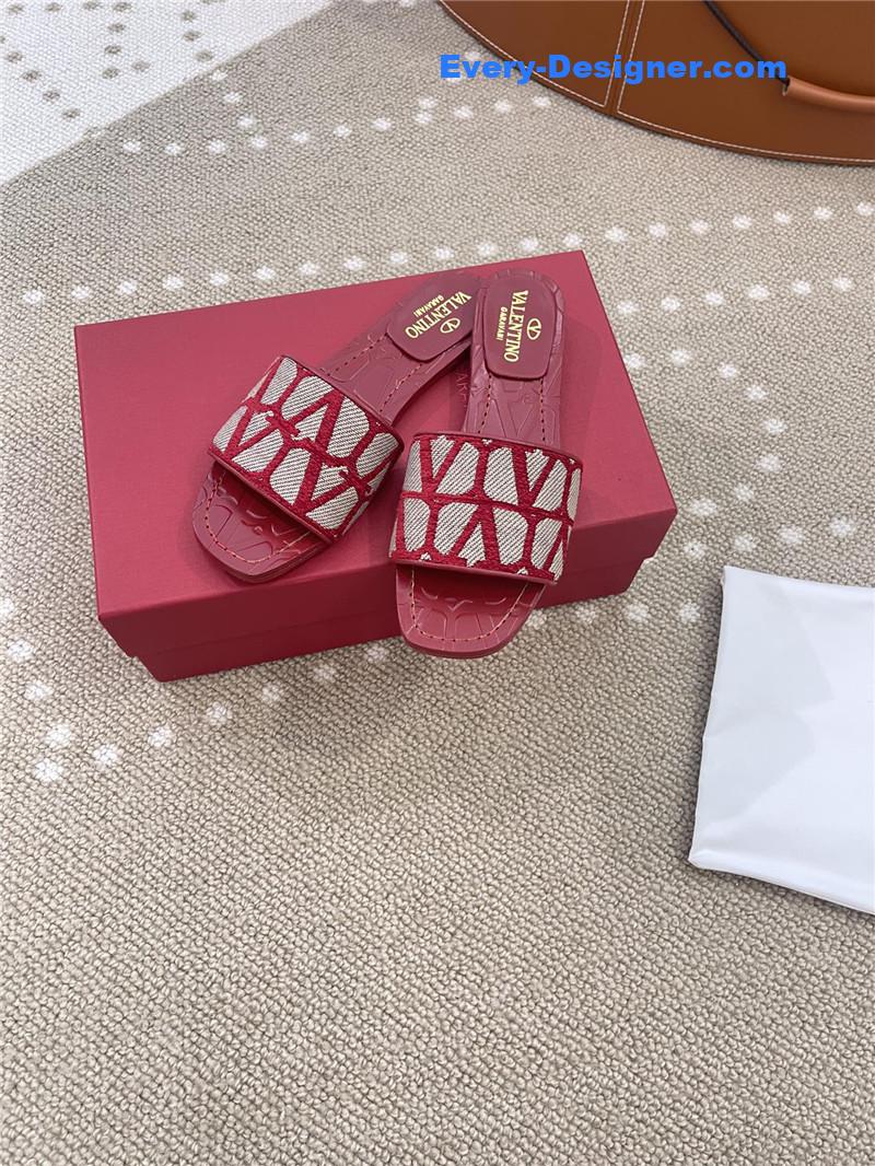 Va1e*ntin0 v buckle vlogo embroidery series flat slippers