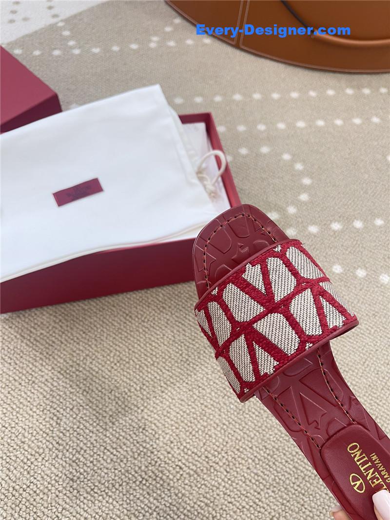 Va1e*ntin0 v buckle vlogo embroidery series flat slippers
