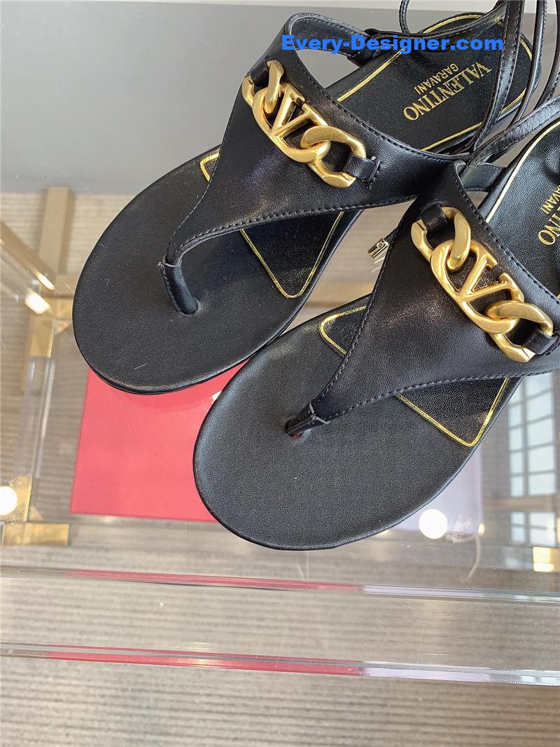 Va1e*ntin0 new strappy flat sandals