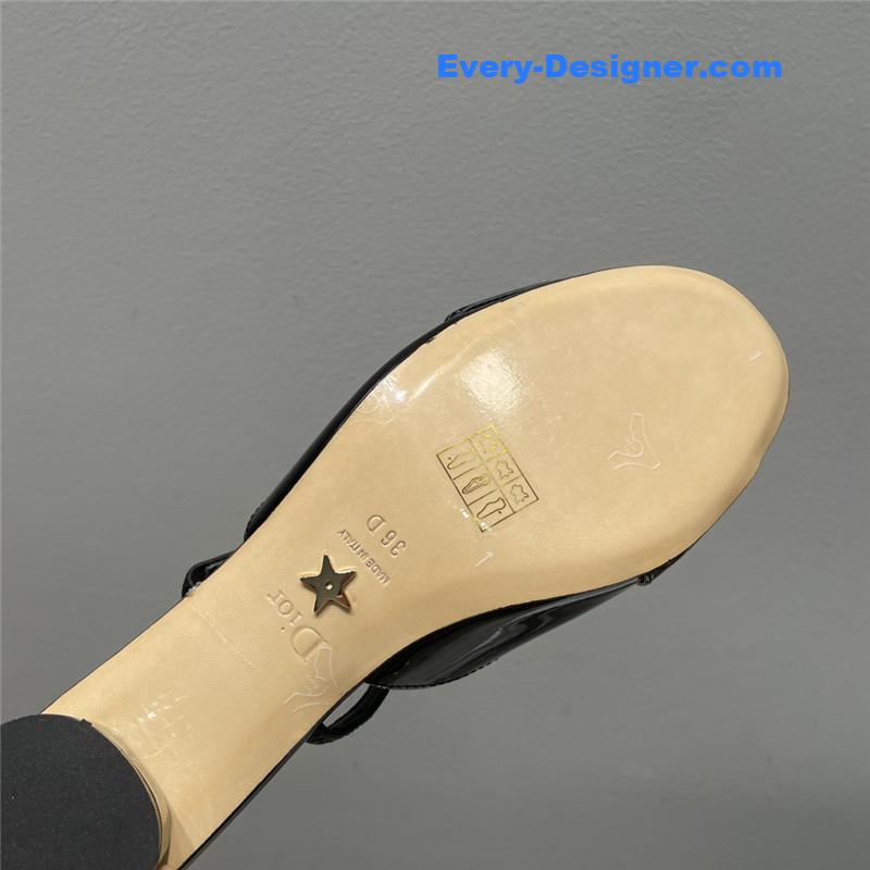 D10r square buckle commuter shoes