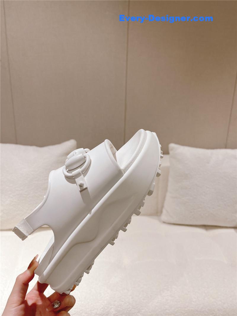 Gvc*1 buckle platform loafer