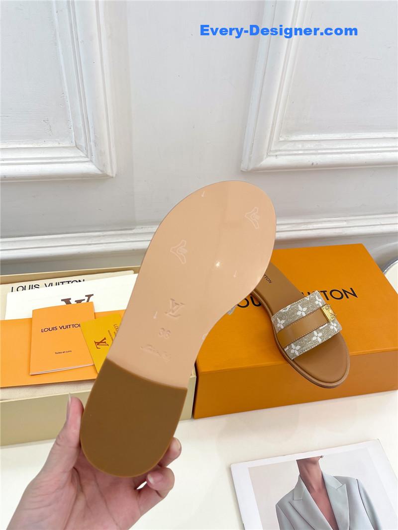 l0vis Vvtt0n lv spring and summer new metal buckle slippers