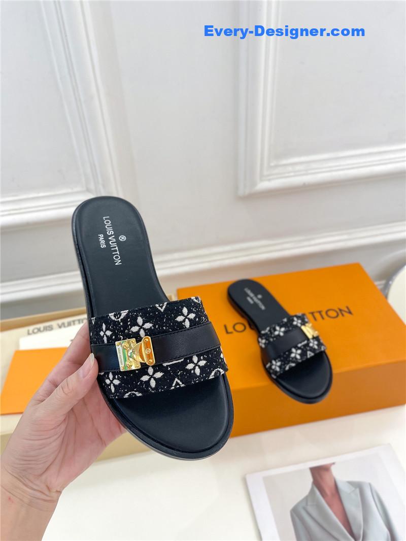 l0vis Vvtt0n lv spring and summer new metal buckle slippers