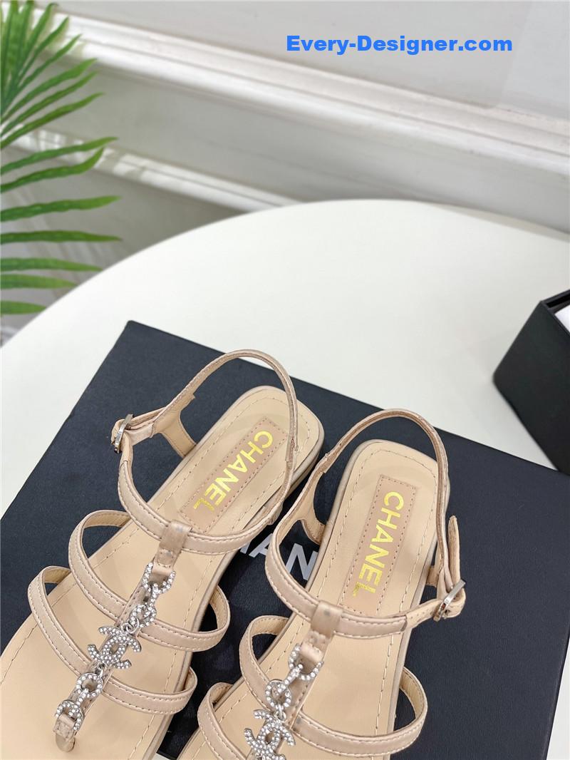 CC double C chain pinch sandals