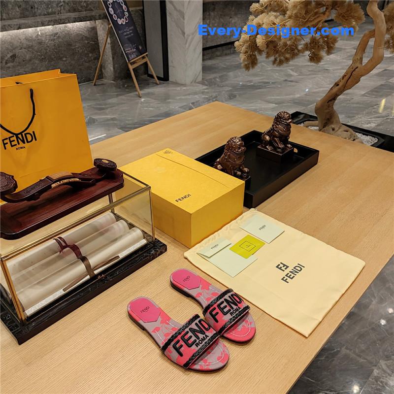 fendi embroidered “FENDI” large English Logo logo slippers