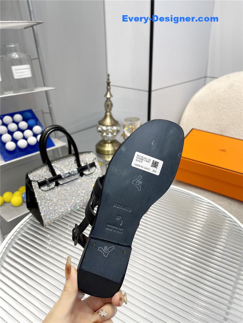 H**me5 pig nose sandals