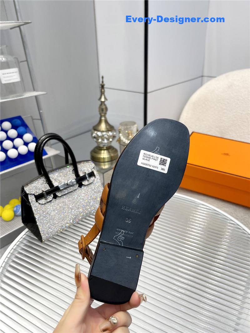 H**me5 pig nose sandals