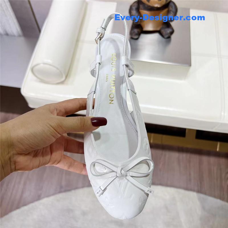 l0vis Vvtt0n lv flat back sandals