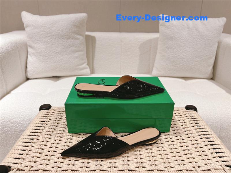 Bottega Veneta V-collar pointy toe slides