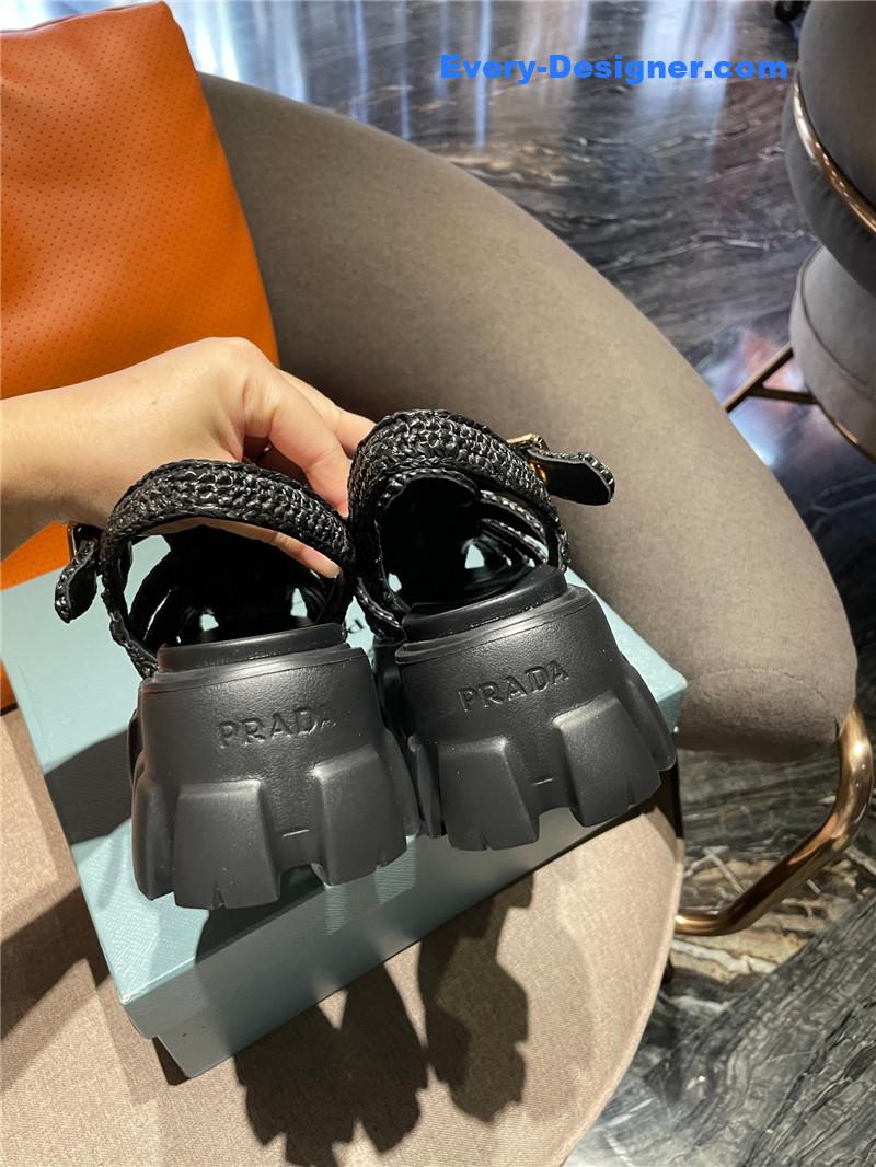 Pra*a new raffia straw roman sandals