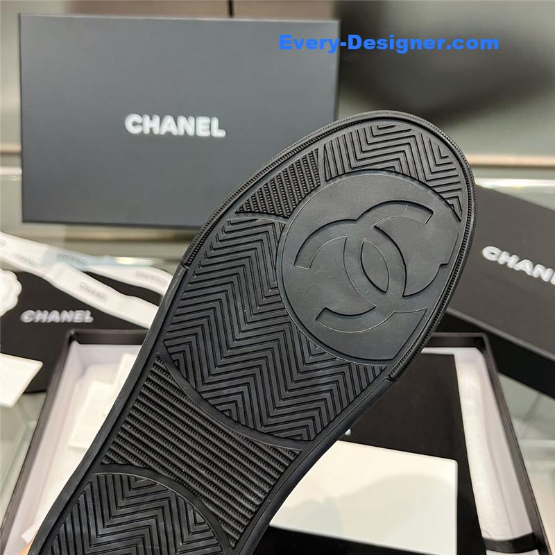 Chanel new full leather panda color casual sneakers
