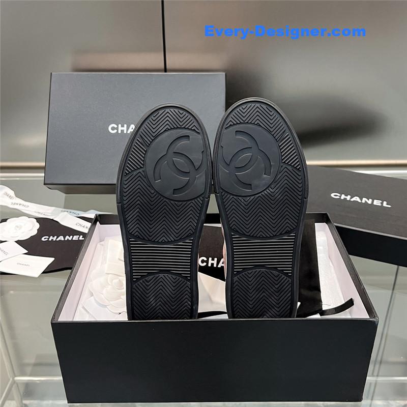 Chanel new full leather panda color casual sneakers