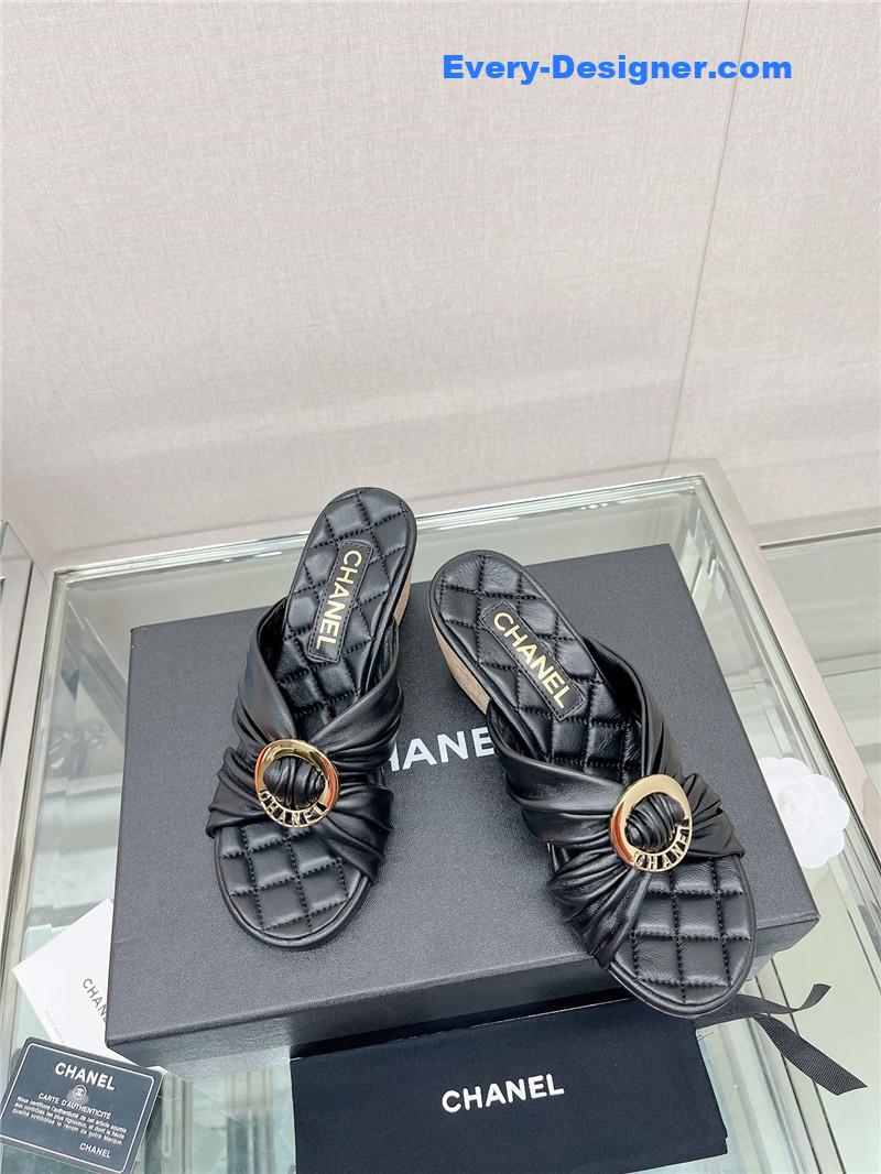 CC cross strap round buckle slippers