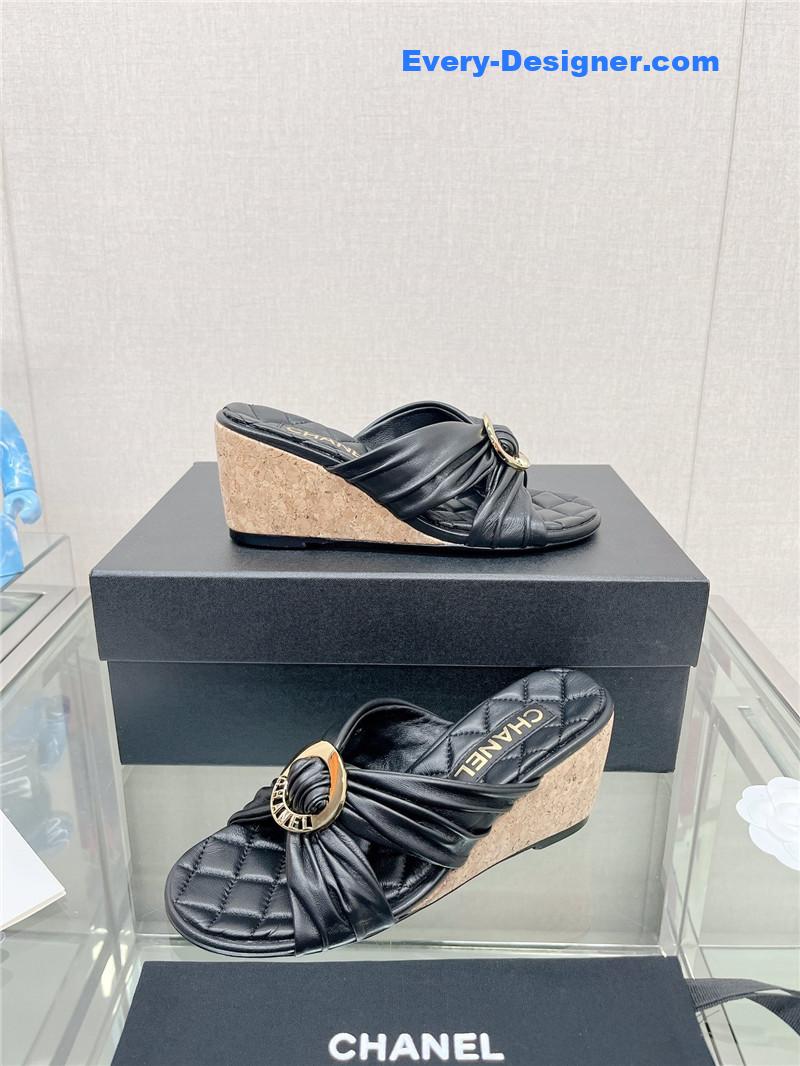 CC cross strap round buckle slippers