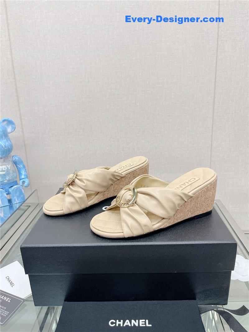 CC cross strap round buckle slippers