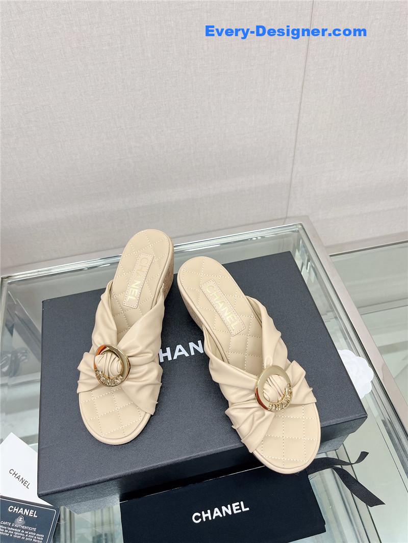 CC cross strap round buckle slippers
