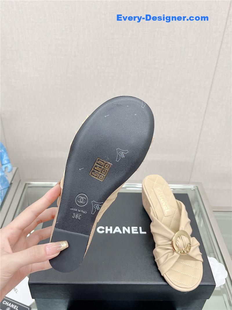 CC cross strap round buckle slippers