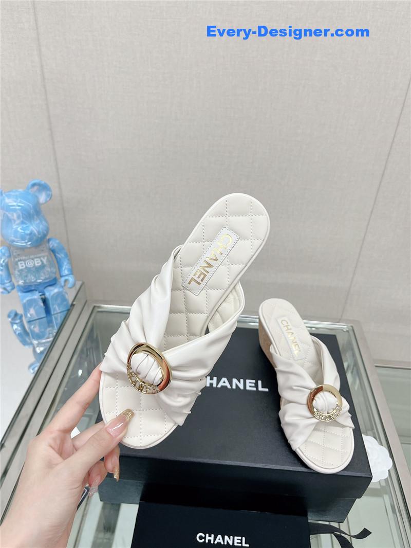 CC cross strap round buckle slippers