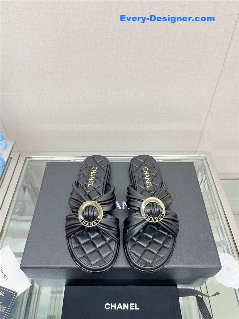 CC cross strap round buckle slippers