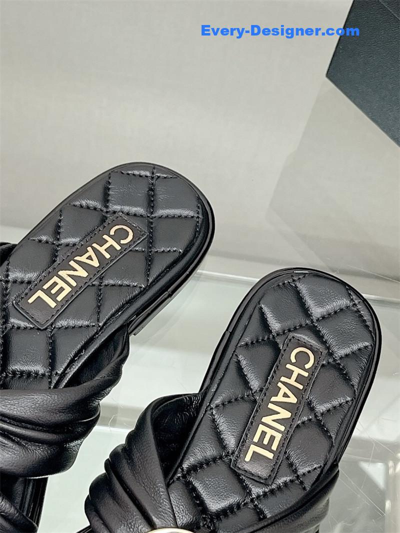 CC cross strap round buckle slippers