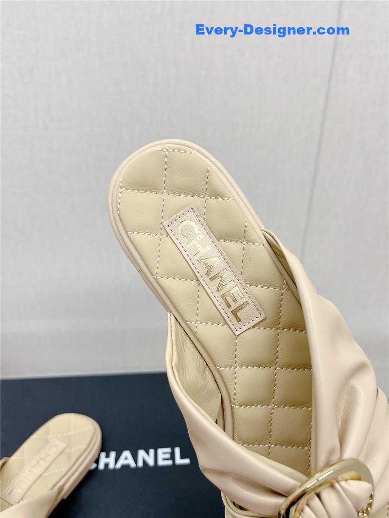 CC cross strap round buckle slippers