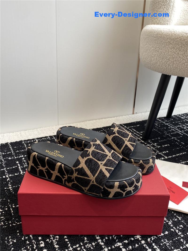 valentino spring and summer new thick-soled sandals