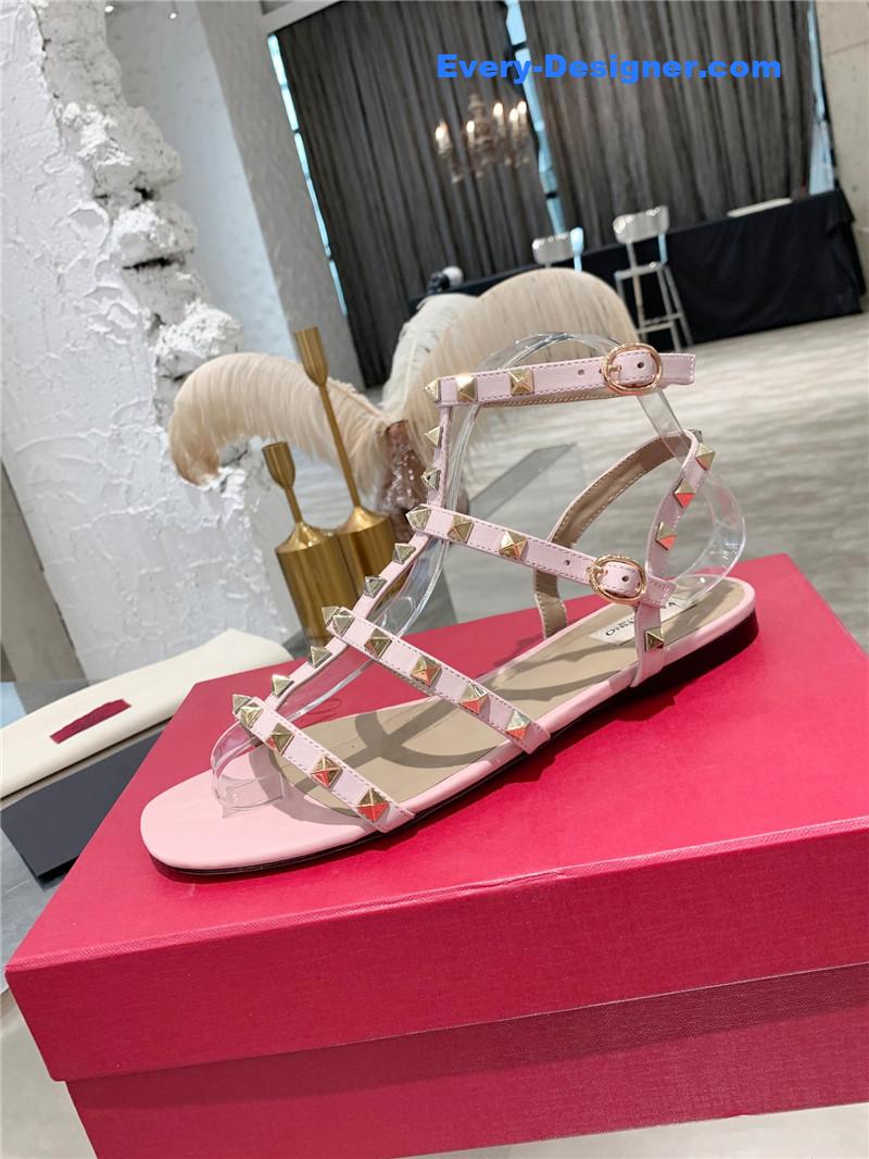 Va1e*ntin0 garavani rockstud pink studded sandals