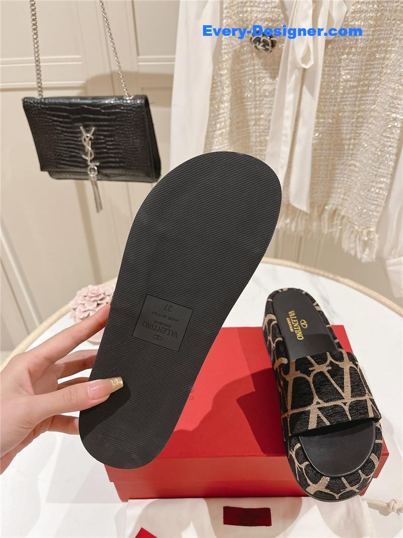 Va1e*ntin0 platform sandals in platform sandals