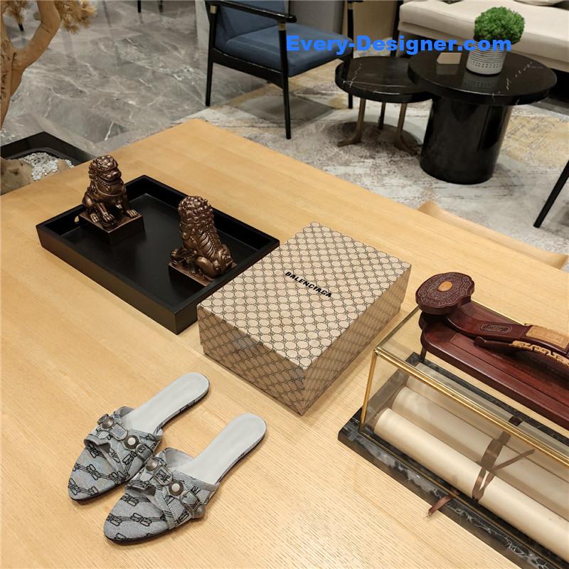 Balenciaga LeCagole series slippers