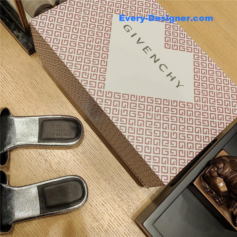 Givenchy Trendy Flat Slides