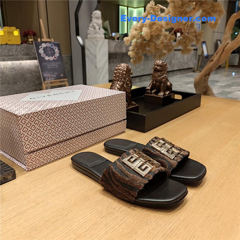 Givenchy Trendy Flat Slides